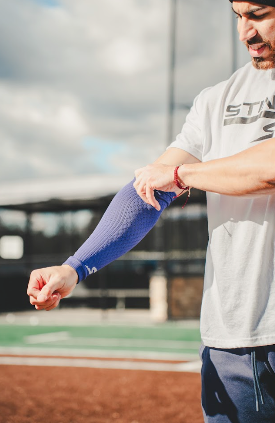 Load image into Gallery viewer, Stinger Premium Arm Sleeve - Navy
