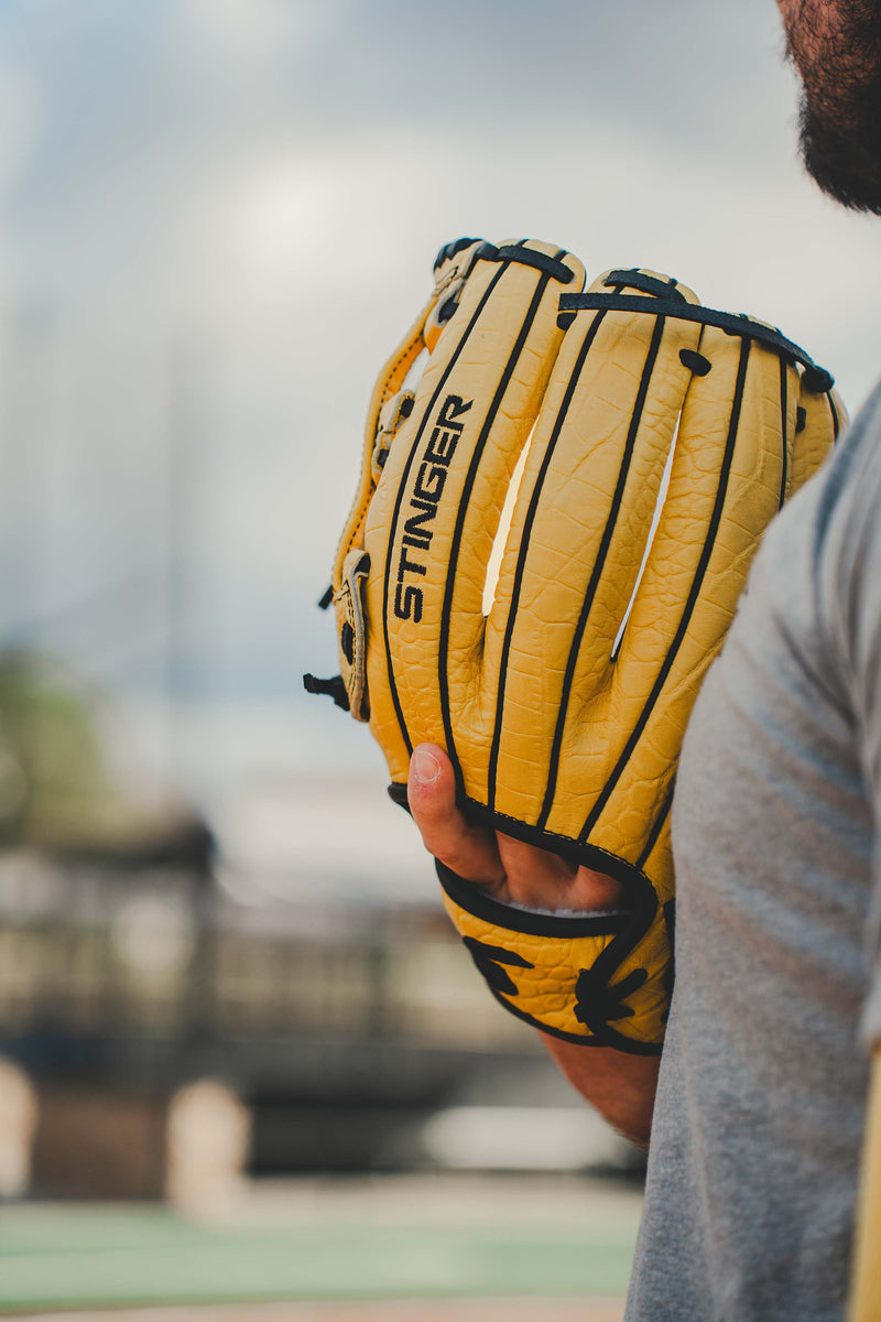 Load image into Gallery viewer, Stinger Yellow Jacket 11.75&quot; Baseball Fielding Glove
