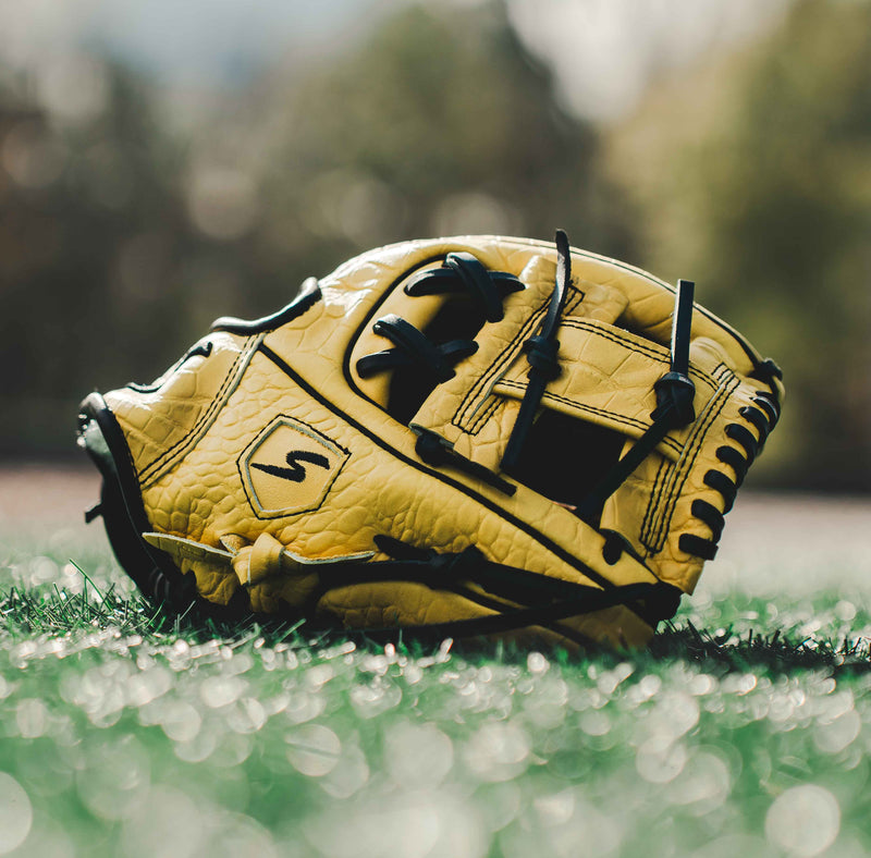 Load image into Gallery viewer, Stinger Yellow Jacket 11.5&quot; Baseball Fielding Glove
